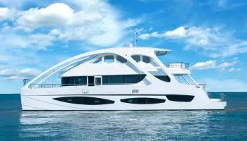 Barco de passageiros catamarã